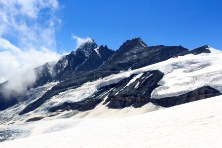 Téléchargez les photos : Montagne Grossglockner et glacier Pasterze panorama à Glockner Group, Autriche - en image libre de droit