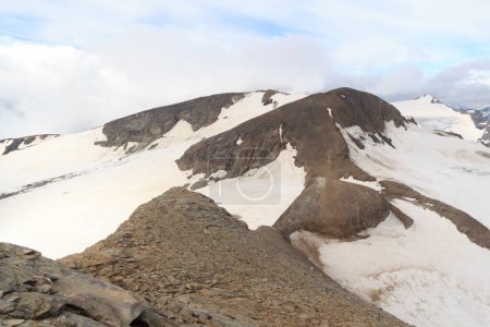 Téléchargez les photos : Panorama des montagnes enneigées et glaciers avec sommet Mittlerer Baerenkopf à Glockner Group, Autriche - en image libre de droit