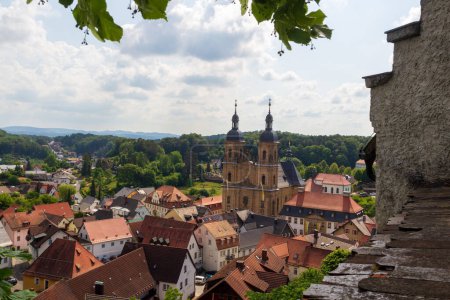 Vue panoramique avec site de pèlerinage Basilique Mineure à Goessweinstein et paysage urbain en Suisse Franconienne, Bavière, Allemagne