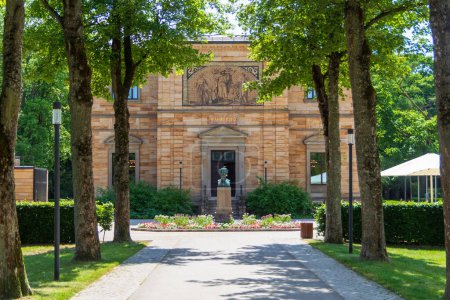 Richard-Wagner-Villa Wahnfried mit Büste Ludwig II. von Bayern in Bayreuth