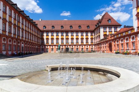 Altes Schloss mit Brunnen in Bayreuth, Bayern, Deutschland