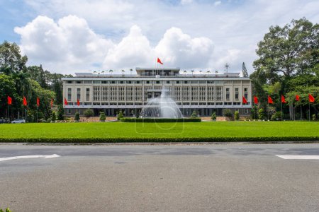 Téléchargez les photos : Ho Chi Minh, Vietnam - 3 octobre 2022 : Palais de l'Indépendance à Ho Chi Minh-Ville, Vietnam. Photo de haute qualité - en image libre de droit