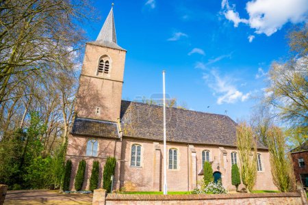 Église de John dans le village Diepenheim sur la côte nord-ouest de la Hollande. Photo de haute qualité