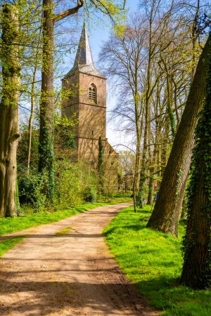 Église de John dans le village Diepenheim sur la côte nord-ouest de la Hollande. Photo de haute qualité