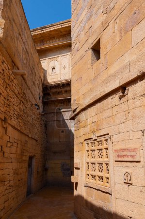 Téléchargez les photos : Murs et extérieur en grès de Rani Mahal ou Rani Ka Mahal, à l'intérieur du fort de Jaisalmer. Rajasthan, Inde. Patrimoine mondial de l'UNESCO. - en image libre de droit