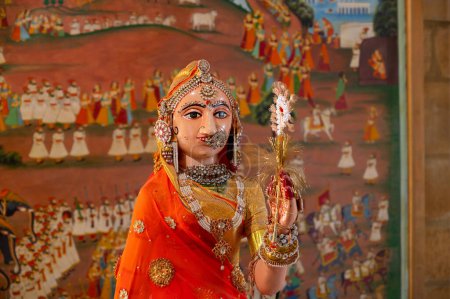 Téléchargez les photos : Jaisalmer, Rajasthan, Inde - 15 octobre 2019 : Belle idole de la déesse Gori à l'intérieur de Rani ka Mahal, fort de Jaisalmer. Patrimoine mondial de l'UNESCO. - en image libre de droit