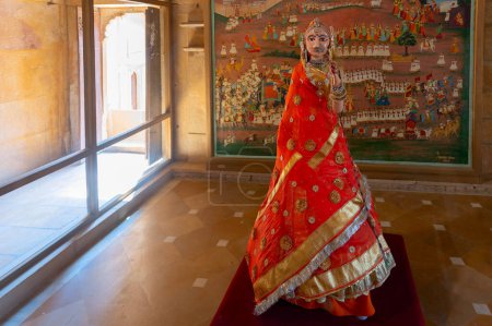 Téléchargez les photos : Jaisalmer, Rajasthan, Inde - 15 octobre 2019 : Belle idole de la déesse Gori à l'intérieur de Rani ka Mahal, fort de Jaisalmer. Patrimoine mondial de l'UNESCO. - en image libre de droit