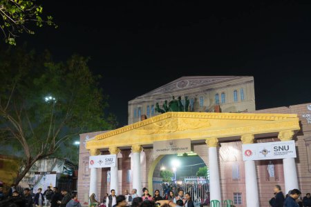 Téléchargez les photos : Kolkata, West Bengal, India - 2nd February 2020 : Colourful gate of Kolkata Bookfair. biggest bookfair in the world. - en image libre de droit
