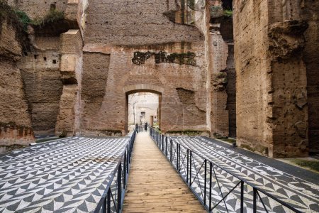 Téléchargez les photos : Rome, Italy - December 11, 2022: Terme di Caracalla or the Bath of Caracalla, ruins of ancient Roman public baths. - en image libre de droit