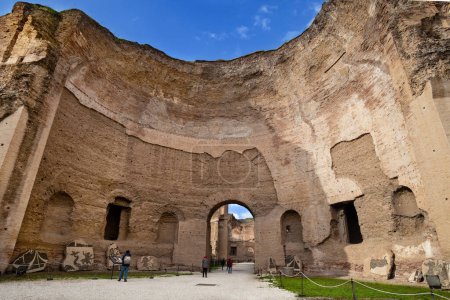 Téléchargez les photos : Rome, Italy - December 11, 2022: Terme di Caracalla or the Bath of Caracalla, ruins of ancient Roman public baths. - en image libre de droit