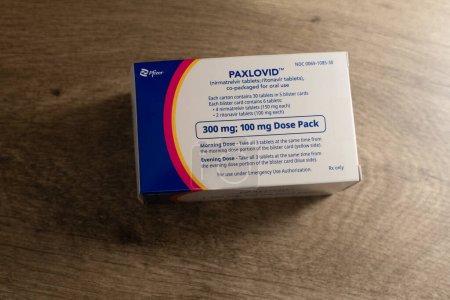 Téléchargez les photos : Paxlovid comprimés de Nirmatrelvir et de Ritonavir pour le traitement par CoVid 19 - en image libre de droit