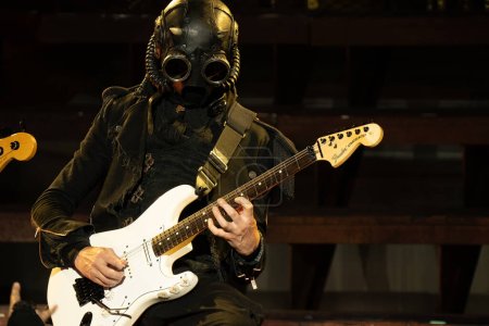 Foto de La banda Ghost actúa en vivo con el invitado especial Amon Amarth en el Pine Knob Music Theater en Clarkston, Michigan - Imagen libre de derechos
