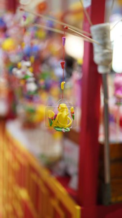 La nourriture enduite de sucre sur les bâtons vue dans la journée du festival en Chine