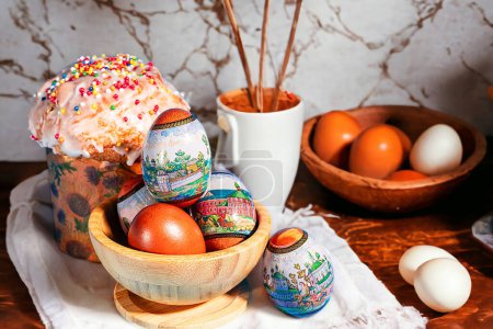 Fondo de Pascua y huevos. Antecedentes Pastel de Pascua con huevos de cerca. Símbolo de Pascua.