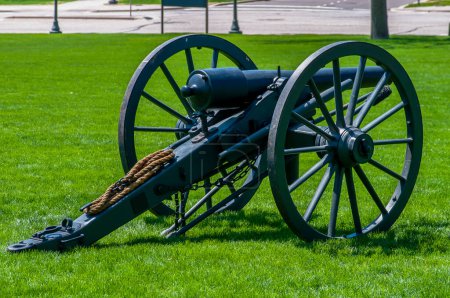 Foto de St. Paul, Minnesota. La celebración del Sesquicentenario de Minnesota. El cañón es un fusil de loro modelo 1861. 10 libras. Este fue el primer cañón utilizado por el Ejército de los Estados Unidos. Era una visión común en el campo de batalla de la Guerra Civil. - Imagen libre de derechos
