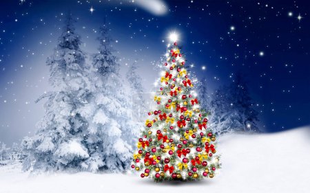 Geschmückter Weihnachtsbaum im Winterwald.