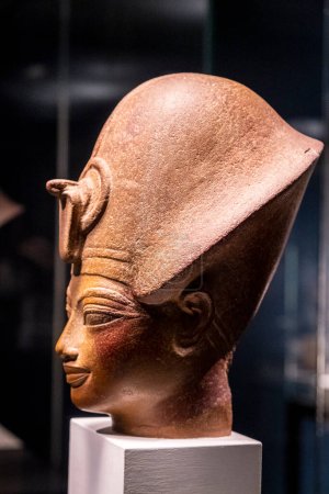 Foto de Jefe del faraón Mentuhotep III, cuarcita roja, XVIII dinastía, Egipto, colección del Museo Británico - Imagen libre de derechos