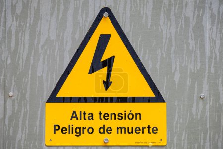Téléchargez les photos : Signe de haute tension, danger de mort, Espagne - en image libre de droit