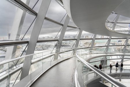 Foto de Reichstag dome, designed by architect Norman Foster, Berlin, Federal Republic of Germany - Imagen libre de derechos