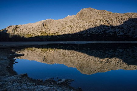 Téléchargez les photos : Réservoir Gorg Blau, Lever de soleil, Puig de Ses Vinyes et Puig Major, Escorca, Majorque, Îles Baléares, Espagne - en image libre de droit