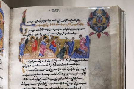 Téléchargez les photos : Illuminated manuscript, acronym XVII,  Constantinople, Calouste Gulbenkian Foundation,  Lisbon, Portugal - en image libre de droit
