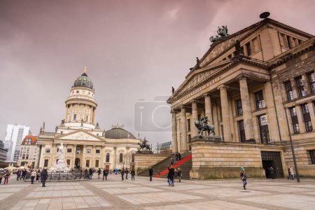Téléchargez les photos : Konzerthaus  y Deutscher Dom (Catedral Alemana). Gendarmenmarkt (Mercado de los Gendarmes) .  Berlin, Alemania, europe - en image libre de droit
