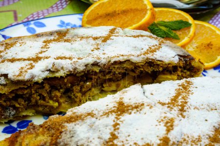 Téléchargez les photos : Gâteau à la pastilla marocaine, Fès, Maroc, Afrique - en image libre de droit