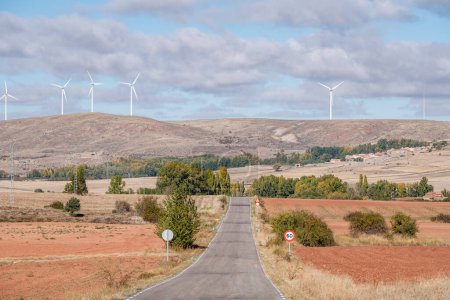 Téléchargez les photos : Parc éolien de Sierra de Pela, Romanillos de Atienza, province de Guadalajara, Espagne - en image libre de droit
