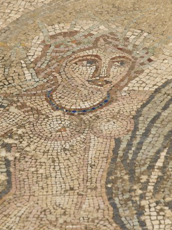 Foto de Ninfa.Mosaicos de la casa de Venus, "el secuestro de Hilas por las Ninfas". Ciudad Romana de Volubilis (II d.c.) .Marruecos. - Imagen libre de derechos