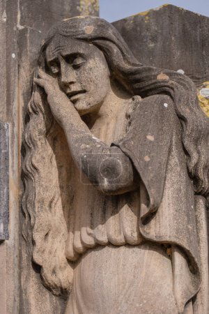 Téléchargez les photos : Femme qui pleure, tombe familiale Mut Tomas, cimetière Llucmajor, Majorque, Îles Baléares, Espagne - en image libre de droit