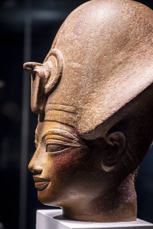 Foto de Jefe del faraón Mentuhotep III, cuarcita roja, XVIII dinastía, Egipto, colección del Museo Británico - Imagen libre de derechos