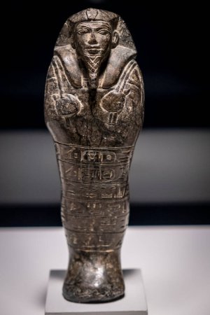 Foto de Ushabti del rey nubio Senkamanisken, serpentine, período de Napata, 643-623 A.C., tumba de Senkamanisken, Nuri, Sudán, colección del museo británico - Imagen libre de derechos