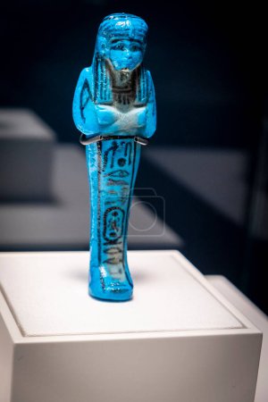 Foto de Ushabti de Pindjem I, faience, dinastía XXI, 1069-1032 A.C., tumba DB 320, Dehir el-Bahari, Thebes, Egipto, colección del museo británico - Imagen libre de derechos