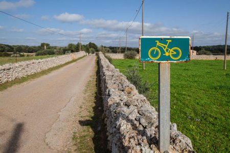 Téléchargez les photos : Piste cyclable, Alaior, Minorque, Îles Baléares, Espagne - en image libre de droit
