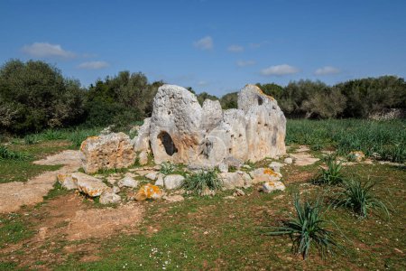 Foto de Ses Roques Llises Dolmen, Alaior, Menorca, Islas Baleares, España - Imagen libre de derechos