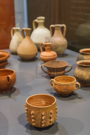 Téléchargez les photos : Musée Monographique de Pollentia, pots d'argile, Alcudia, Majorque, Îles Baléares, Espagne - en image libre de droit