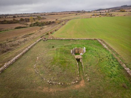 Foto de Dolmen del Cotorrita, Neolítico, municipio de Los Altos, Las Merindades, Burgos, España - Imagen libre de derechos