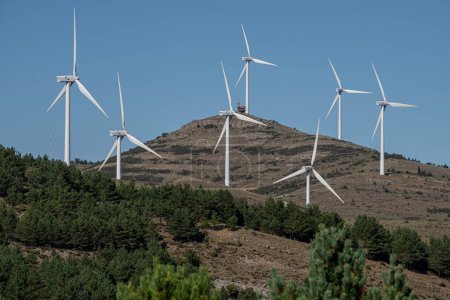 Foto de Parque eolico, sierra del Hayedo de Santiago, La Rioja, España, Europa - Imagen libre de derechos