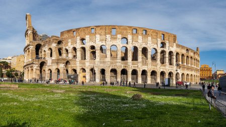 Foto de El Coliseo, Anfiteatro Flavio, construido en el siglo I, Roma, Lacio, Italia , - Imagen libre de derechos