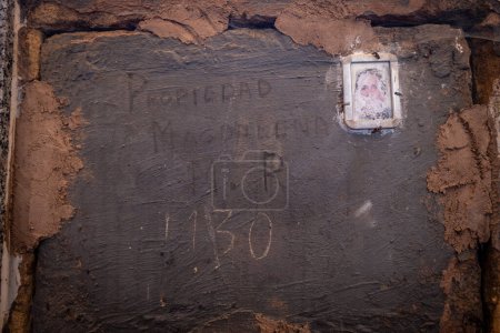 Foto de Inscripción en un nicho, cementerio de Ariany, Mallorca, Islas Baleares, España - Imagen libre de derechos