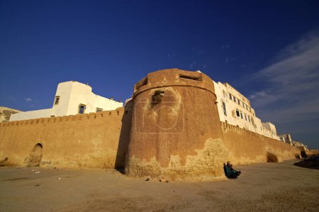 Téléchargez les photos : Torreon de la muralla portuguesa(s.XVIII).Essaouira (mogador). Costa Atlantica. Marruecos. Magreb. Afrique. - en image libre de droit