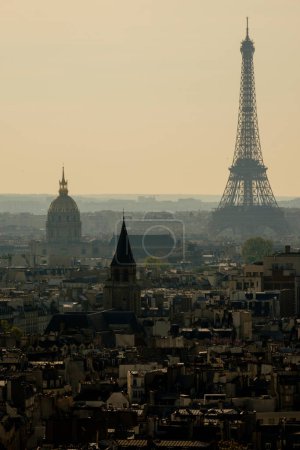 Foto de Eiffel Tower and Paris skyline, France,Western Europe - Imagen libre de derechos