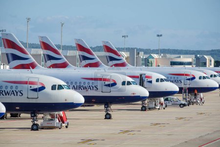 Téléchargez les photos : Flotte d'avions stationnés, aéroport de Palma, Majorque, Îles Baléares, Espagne - en image libre de droit