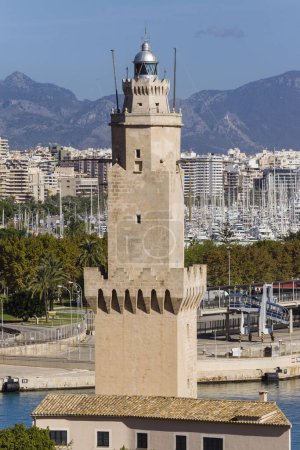 Foto de Signal Tower o faro de Porto Pi, siglo XV, declarado Monumento Histórico-Artístico el 14 de agosto de 1983. Palma, Mallorca, Islas Baleares, España - Imagen libre de derechos