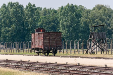 Photo for Vias de tren, campo de concentracion de Auschwitz-Birkenau, museo estatal, Oswiecim, Polonia,  eastern europe - Royalty Free Image