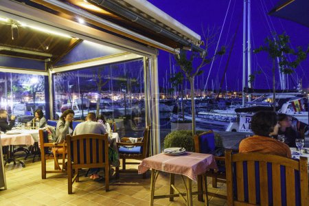 Foto de Restaurantes, puerto de Alcudia, Mallorca, islas baleares, España - Imagen libre de derechos