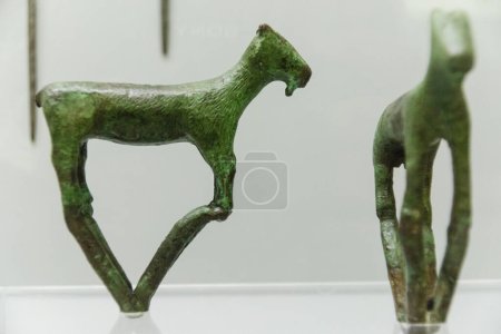 Foto de Exvotos antropomorficos de bronce, edad de bronce, museo de Evora,Evora,Alentejo,Portugal, europa - Imagen libre de derechos