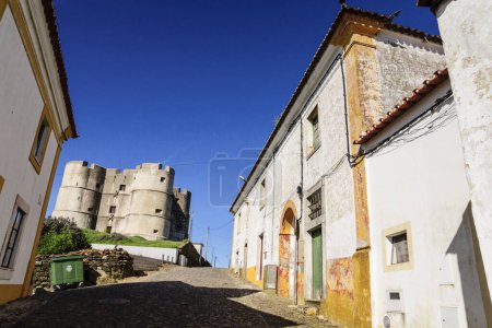 Téléchargez les photos : Castillo renacentista y casa de Joaquim Antonio Saramago, Evoramonte ( concejo de Estremoz), Alentejo, Portugal, europa - en image libre de droit