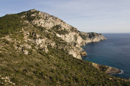 Téléchargez les photos : Puig de Llentrisca (414mts) y Cabo Llentrisca.Sant Josep de Talaia.Ibiza.Îles Baléares, Espagne. - en image libre de droit