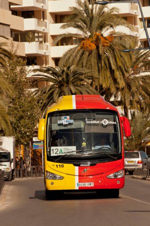 Téléchargez les photos : Autobus urbano .Eivissa.Ibiza.Balearic islands.Spain. - en image libre de droit